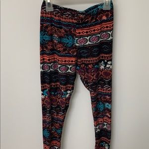 2/$8‼️ Floral Patterned Leggings